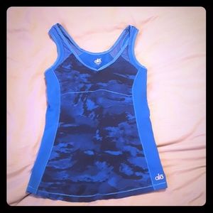 Alo workout top. Blue, Size small.